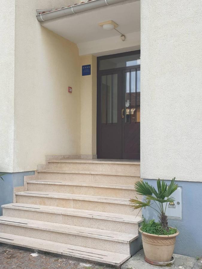 Apartment Lara روفينج المظهر الخارجي الصورة